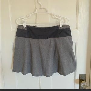 Calia by Carrie Underwood gray skort size L